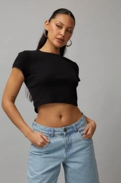 Cropped Fitted Tee